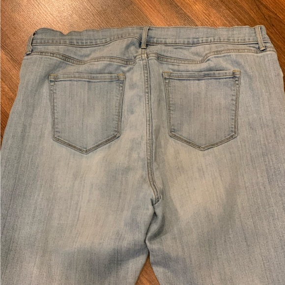 OLD NAVY Jeans Light Wash Raw Hem Size 16 Straight Leg Pockets - Picture 6 of 8